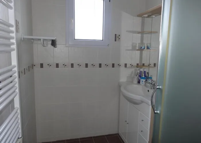 Charmante Maison Proche Centre, 5 Pers, Jardin - Fr-1-476-42 Semesterbostad